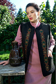 Жіночий жилет із екодубляжу з вишивкою MKSMV140-915 SEAM