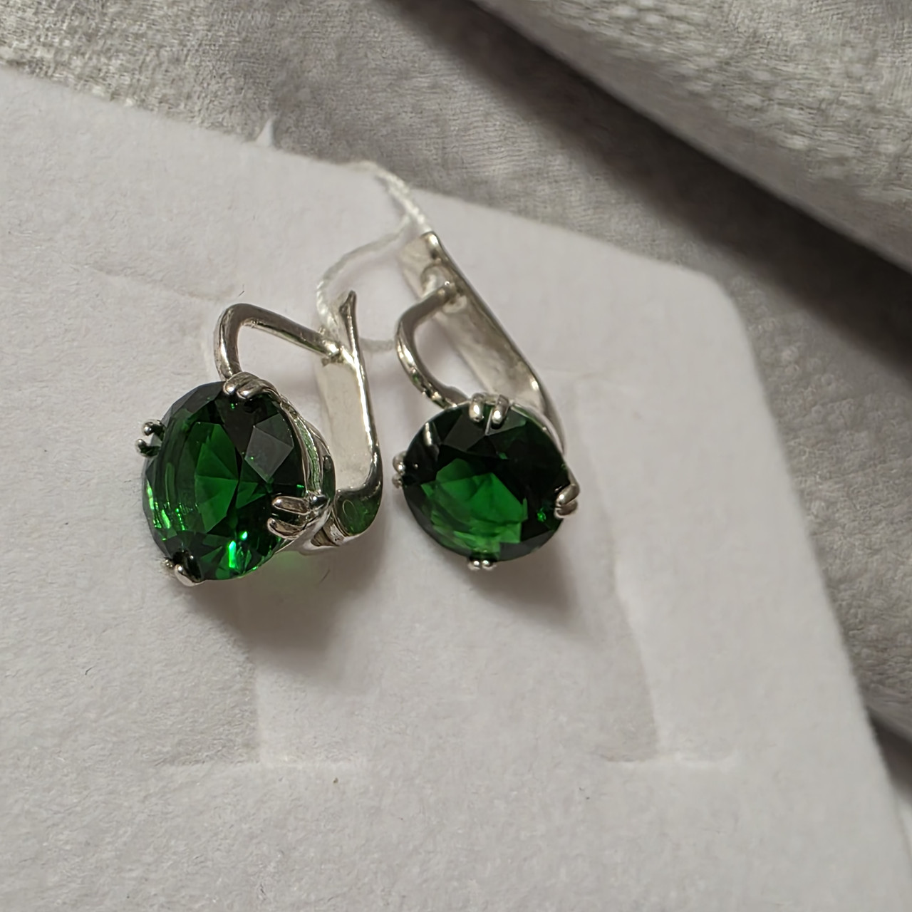 Срібні сережки з фіанітом 9 мм Зелений