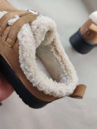Уги UGG CAMEL РУДІ коричневі короткі з опушкою білим хутром декоровані ремінцями на високій чорній підошві жіночі, фото 5