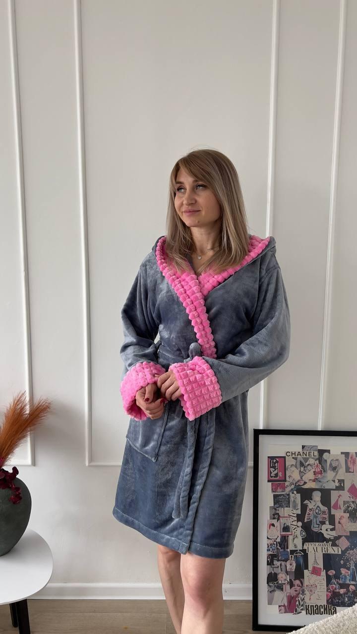 Теплий короткий махровий халат сірого кольору з поясом, фото 1