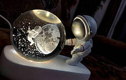Нічник космонавт з кристалічною сферою та LED-підсвічуванням Проектор Галактики