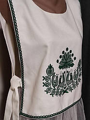 Біла жилетка з зеленою вишивкою "Самобутня"