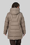 Жіноча зимова куртка-пуховик Софія великого розміру 50–60 | Теплий біопуховик до -15°C з капюшоном капучино, фото 9