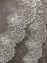 Фата з мереживом шантильї  № 2507 (1,5*2 м) подовжена молочна