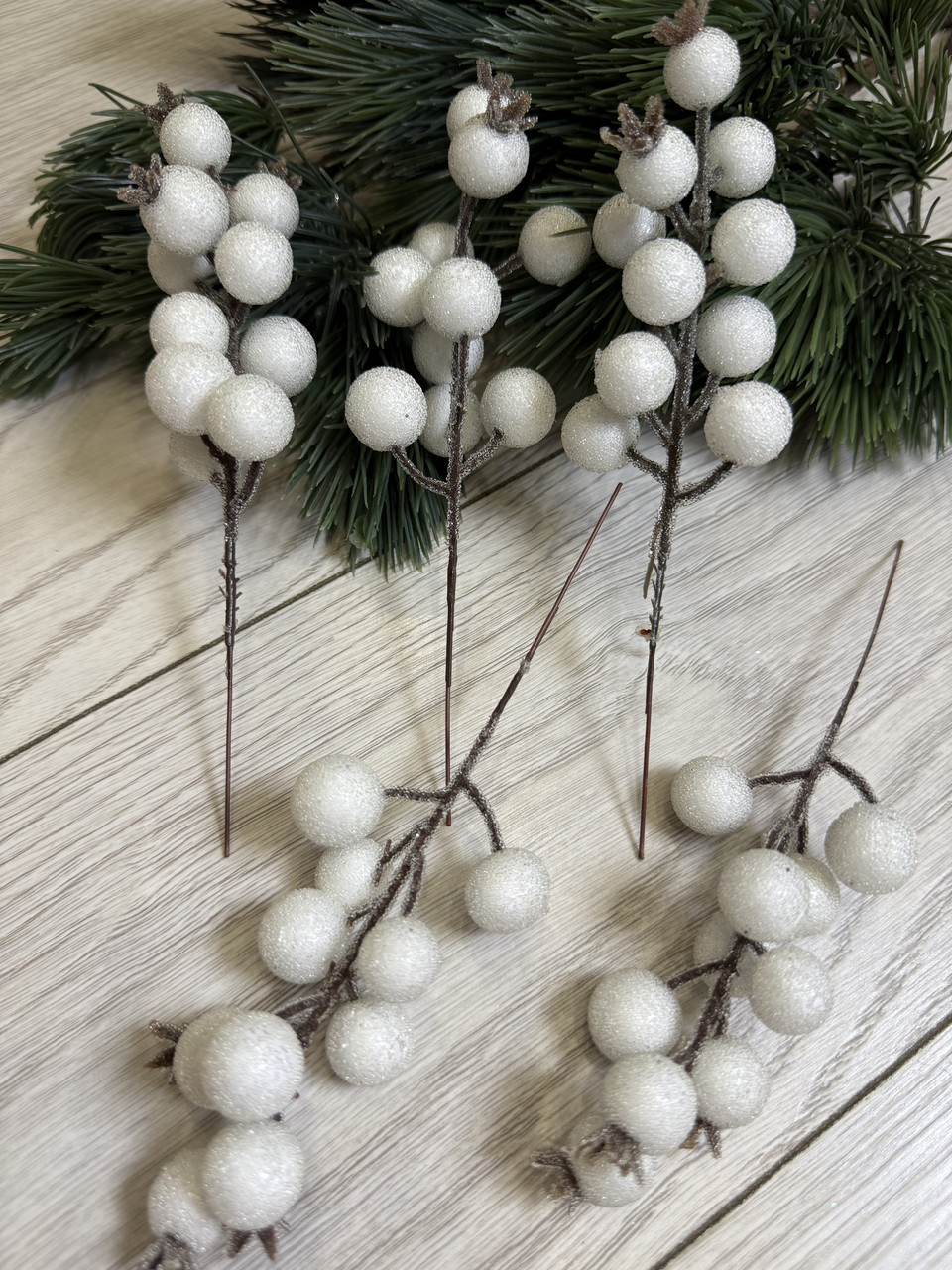 Штучна гілочка шипшини в цукрі для декору . Декоративна гілочка шипшини ( 17 см біла ), фото 1