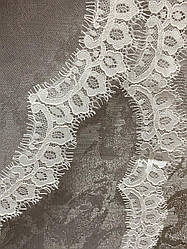 Фата з мереживом шантильї  № 2507 (1,5*2 м) подовжена молочна