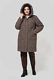 Тепле стьобане пальто жіноче 50–60 розмірів, з тинсулейтом і капюшоном | Зимове пальто батал мокко, фото 3