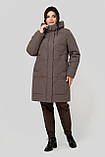 Тепле стьобане пальто жіноче 50–60 розмірів, з тинсулейтом і капюшоном | Зимове пальто батал мокко, фото 6