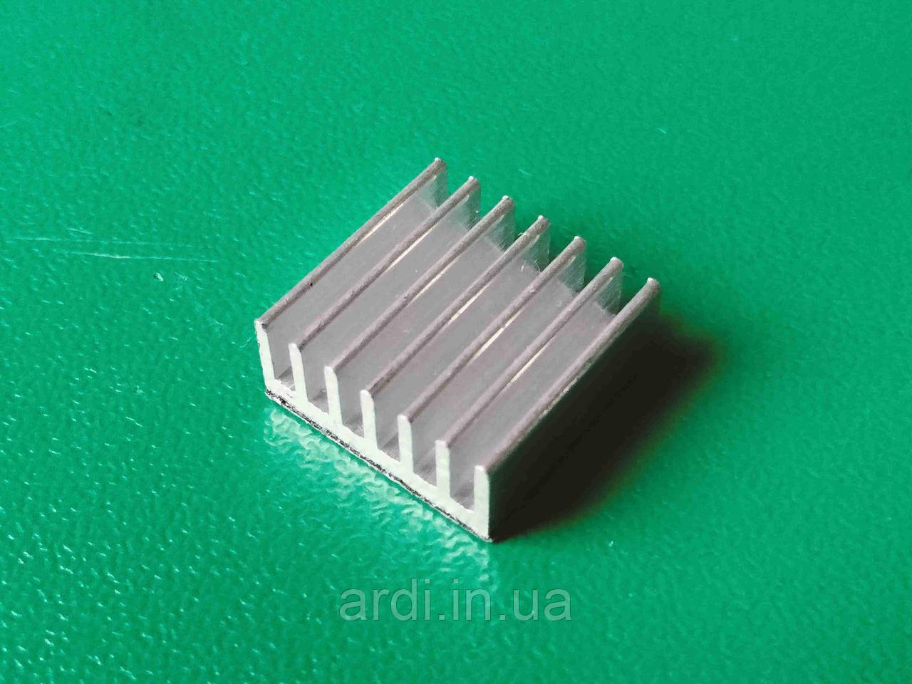 Радіатор алюмінієвий 14 х 14 х 6 мм з самоклеючою стрічкою