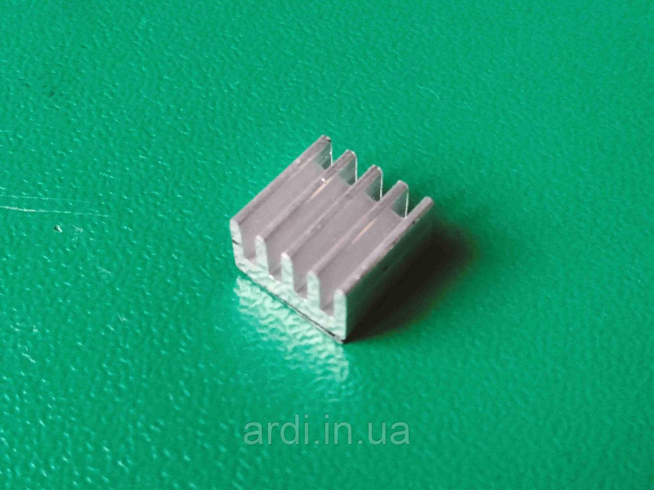 Радіатор алюмінієвий 8 х 8 х 5 мм з самоклеючою стрічкою