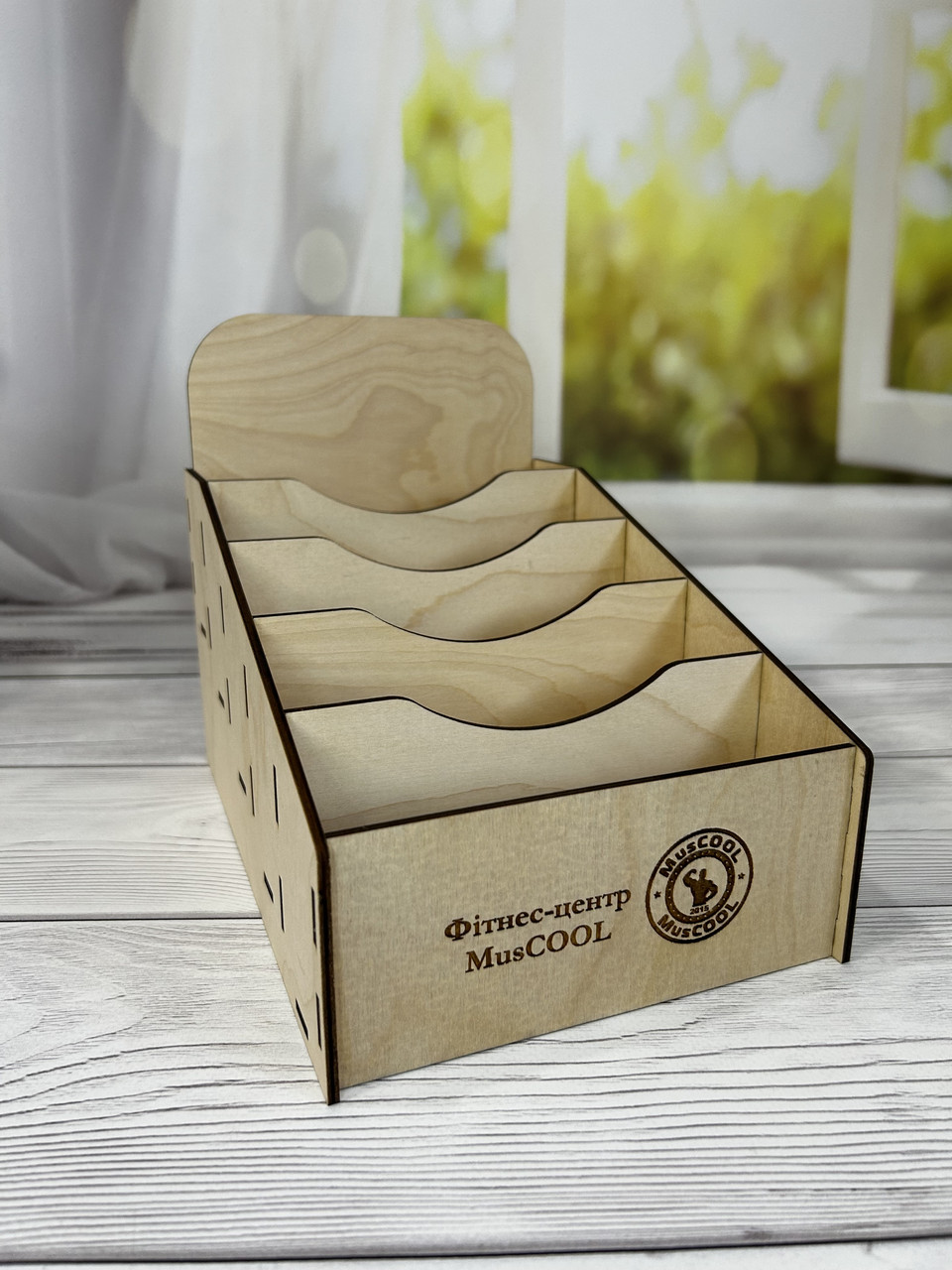 Дерев'яний виставковий стенд для батончиків. Стійка, стелаж, гірка для товару, фото 1