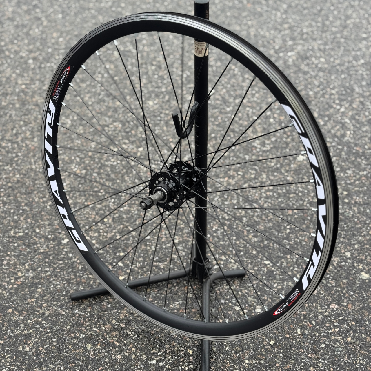 Велосипедне колесо заднє 26", втулка сталева Shunfeng SF-HB25RB промпідшипник, на гайках.