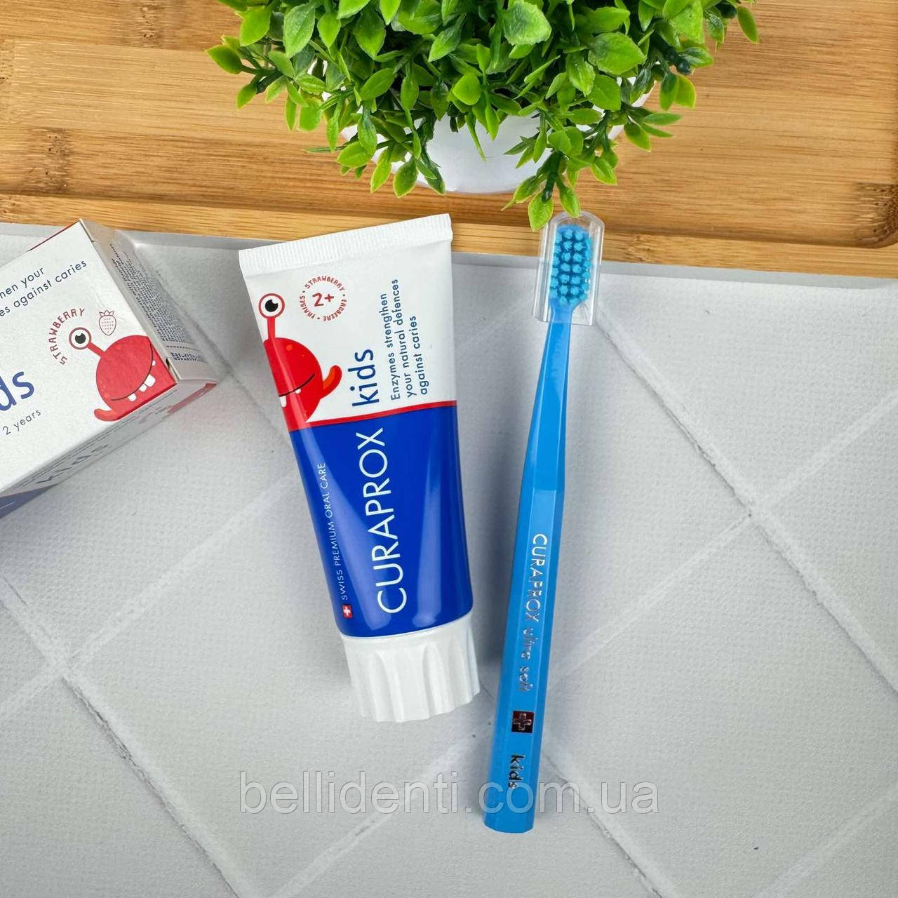 Набір Curaprox Kids від 4 до 6 років (зубна паста з фтором 60 мл полуниця+блакитна зубна щітка), фото 1