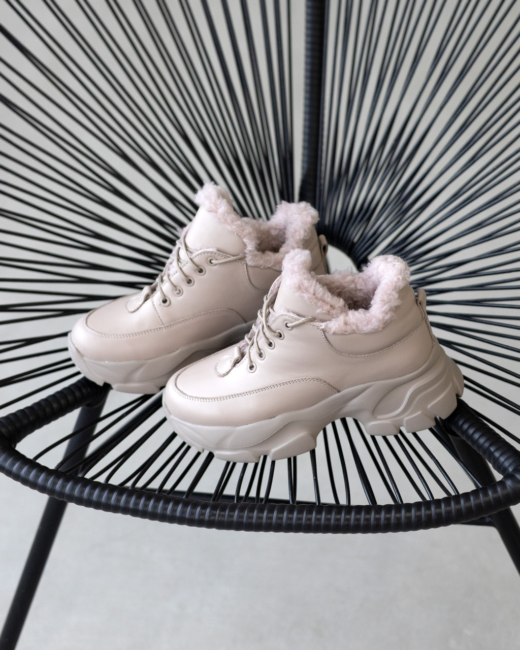 Жіночі зимові шкіряні кросівки капучино з теплим хутром 36–41, фото 1