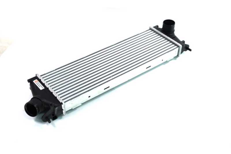 Інтеркулер OPEL Vivaro / RENAULT Trafic Diesel (06-) Nissens 96583