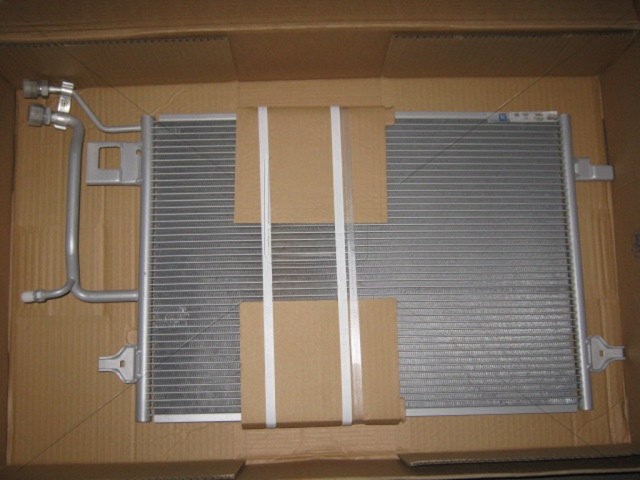 Радіатор кондиціонера Audi A4 / VW Passat B5 MT/AT (97–01) (Nissens) 94207