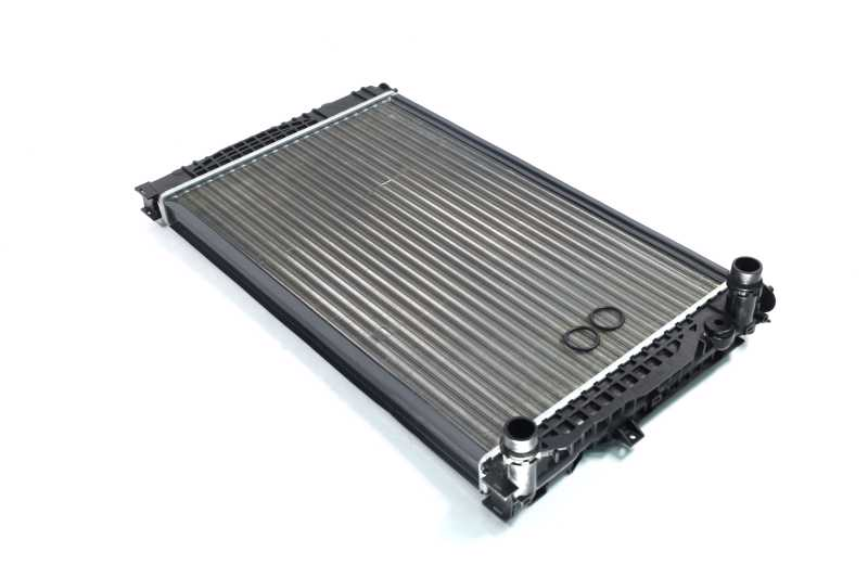 Радіатор охолодження двигуна Audi A4 1.6/1.9TD MT 96-00 (Van Wezel) 03002123