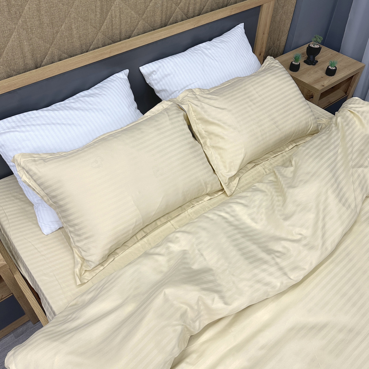 Комплект постільної білизни Страйп-сатин Двоспальний 180х220 з простирадлом на резинці 160х200х25 Молочний (88-169), фото 1