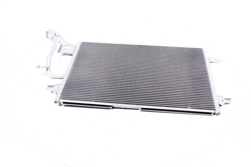 Радіатор кондиціонера Audi A4/VW Passat 1.9/2.5 TDI (97–) (Nissens) 94601
