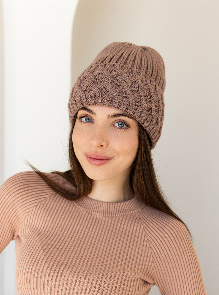 Жіноча зимова шапка «Вікторія» з шерсть 20% орнаментом та флісовою підкладкою світло Коричневий