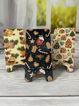 Дерев'яна підставка під телефон з новорічним принтом