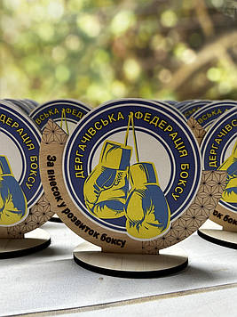 Дерев'яна нагородна статуетка "Бокс", нагородний кубок спортсмену, тренеру