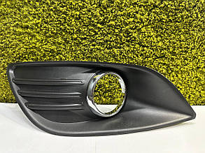 Решітка з отвором під галоген ліва Ford Focus 2 2008-2010 Решітка передня ліва Форд Фокус 2 1528561