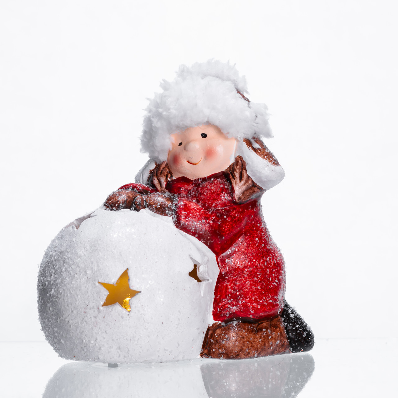 Новорічна фарфорова фігурка з підсвіткою Дівчинка зі сніговою кулею червона 12×7×12 см, порцелянова світна прикраса, фото 1