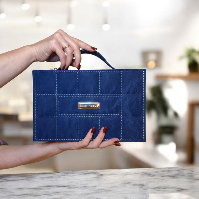 Коробка-сумка подарункова. Шкатулка для зберігання прикрас. Коробка із еко-шкіри у вигляді преміальної сумочки Коробка-сумка подарункова. Шкатулка для зберігання прикрас. Коробка із еко-шкіри у вигляді преміальної сумочки