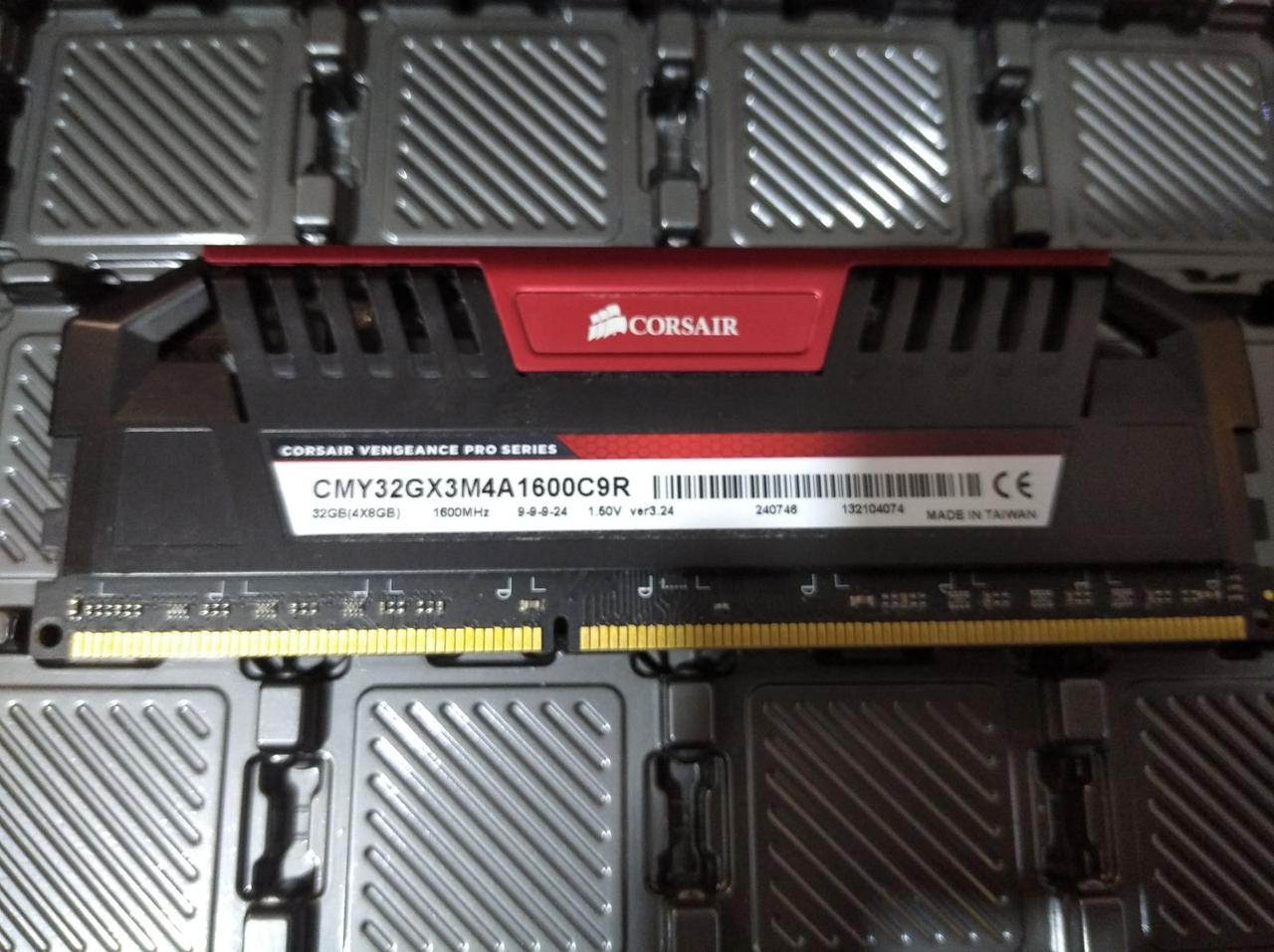 8GB DDR3 1600MHz Corsair PC3 12800U CL9 2Rx8 RAM Оперативна пам'ять CMY32GX3M4A1600C9R, фото 1