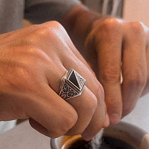 Печатка зі срібла 925 проби. Чоловічий срібний перстень. 453/20 розмір