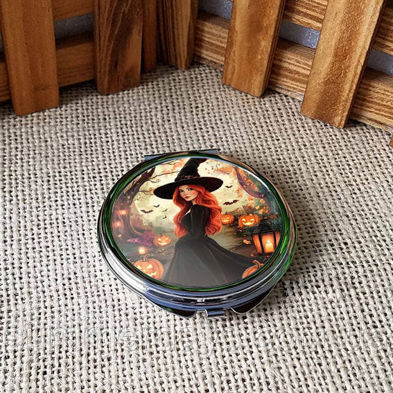 Кишенькове дзеркальце Відьмочка серед мерехтливих гарбузів, фото 1