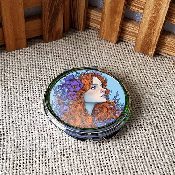 Кишенькове дзеркальце Дівчина з фіалками у волоссі, фото 1