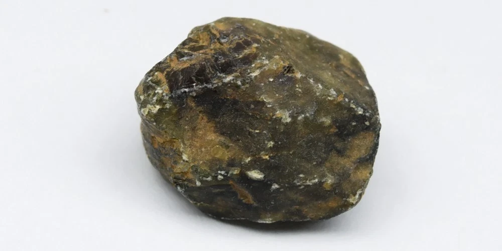 24.76 кт Природний зелений сапфір без скла, без нагрівання