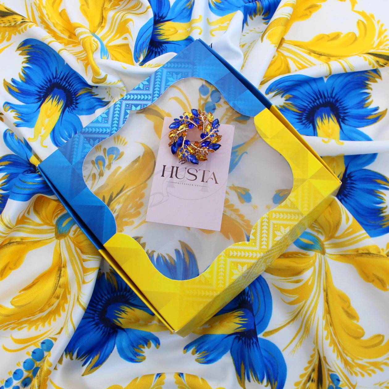 Патріотичний набір хустинка 90х90см та брошка 100049, фото 1