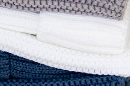 Жіноча в’язана шапка і хомут набір 3 вовна 20% з відворотом Білий, фото 2