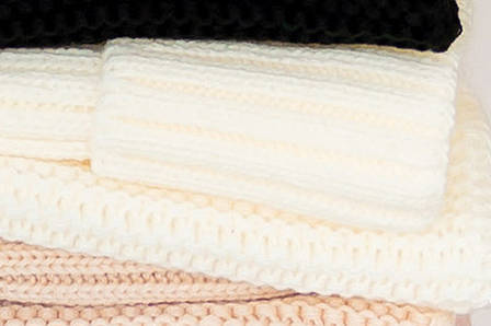 Жіноча в’язана шапка і хомут набір 3 вовна 20% з відворотом Молочний, фото 2