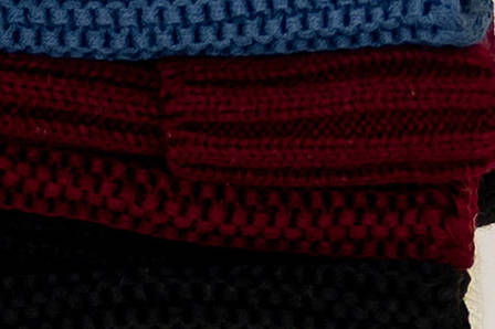 Жіноча в’язана шапка і хомут набір 3 вовна 20% з відворотом Бардовий, фото 2