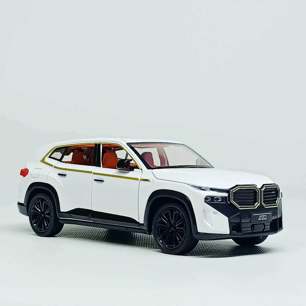 Металева машинка BMW XM Автопром AP7742-3 — білий кросовер 1:24 зі світлом і звуком, фото 1