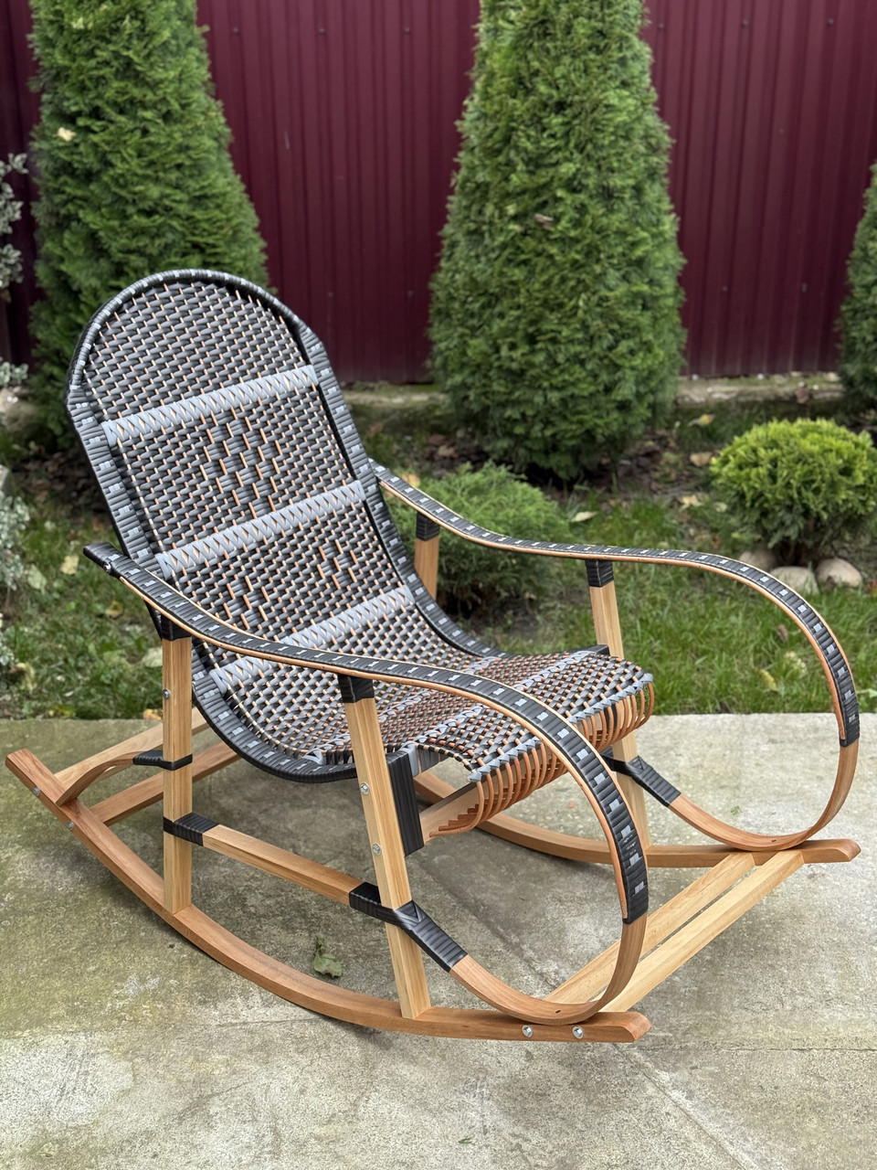 Крісло качалка з ротангу