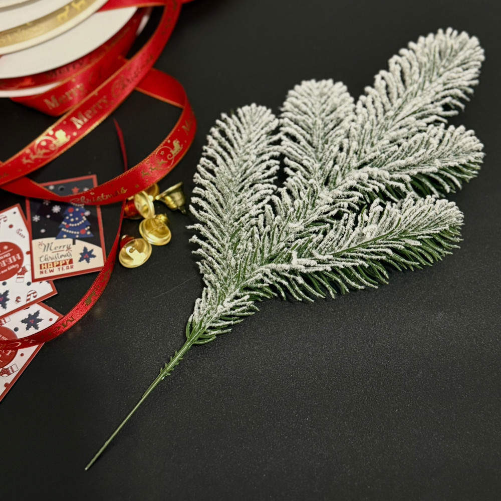 Гілки штучної литої ялинки (↔ 30 см) засніжена   /штучна хвоя/