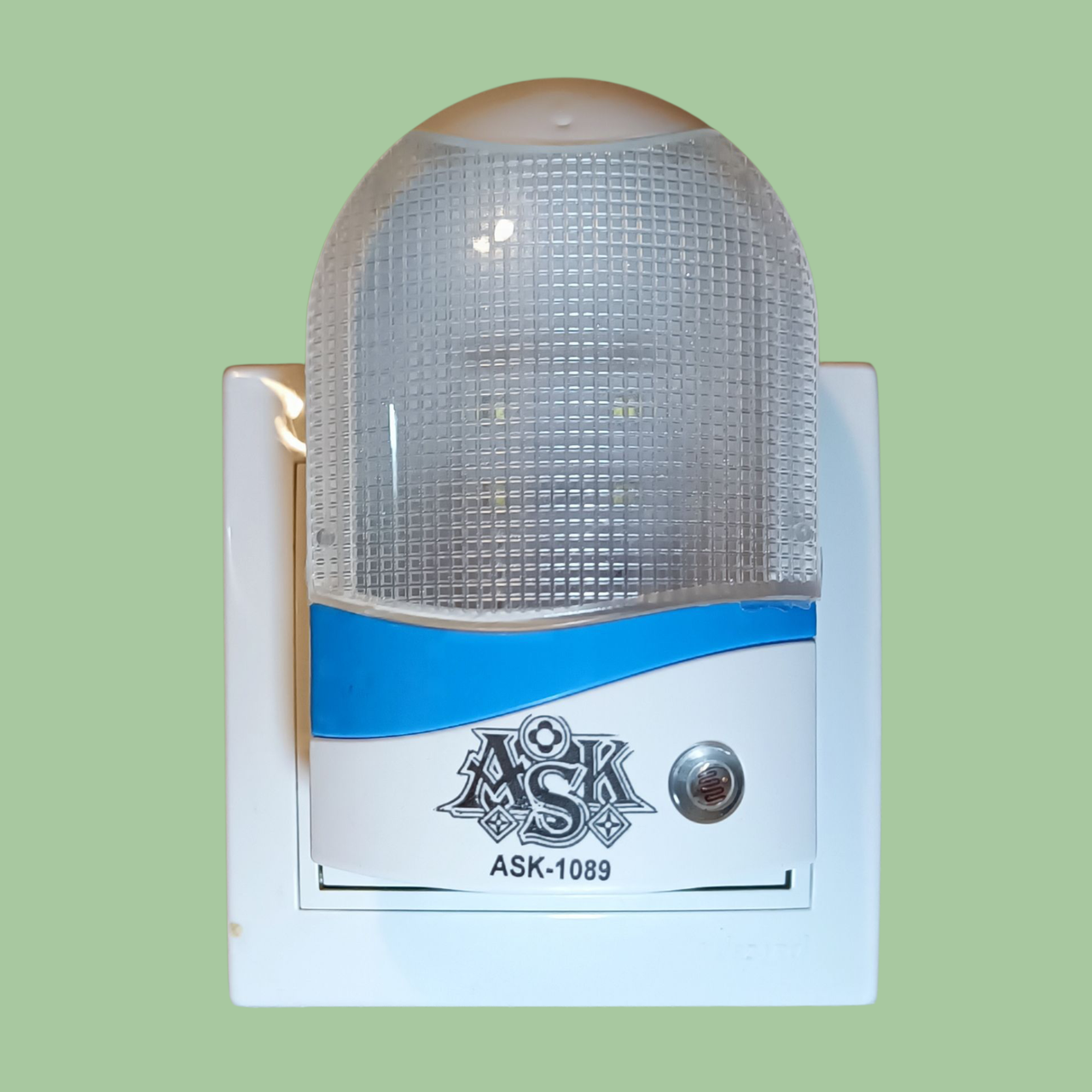 РОЗУМНИЙ нічник з датчиком світла | LED світильник в розетку, надекономний (0.5 Вт), автоматичне світло, фото 1