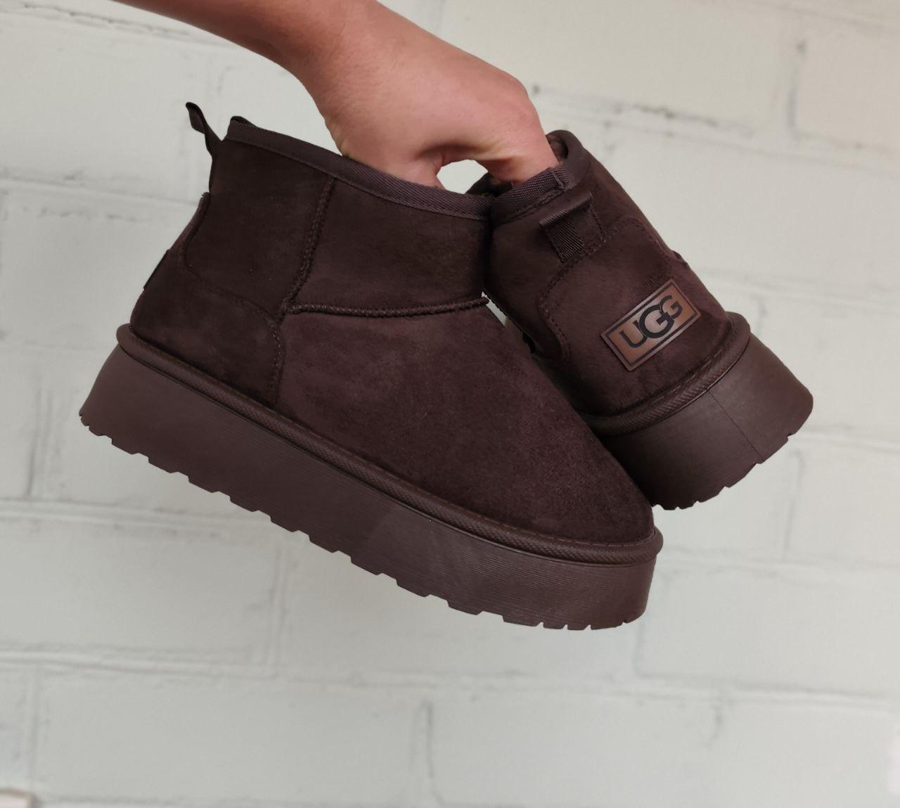 Уги черевики КОРИЧНЕВІ BROWN короткі на високій підошві з лкйбл UGG ЕкоЗАМША низькі жіночі осінь зима