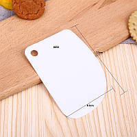 Скребок пластмасовий No4 (12*8,5 см)