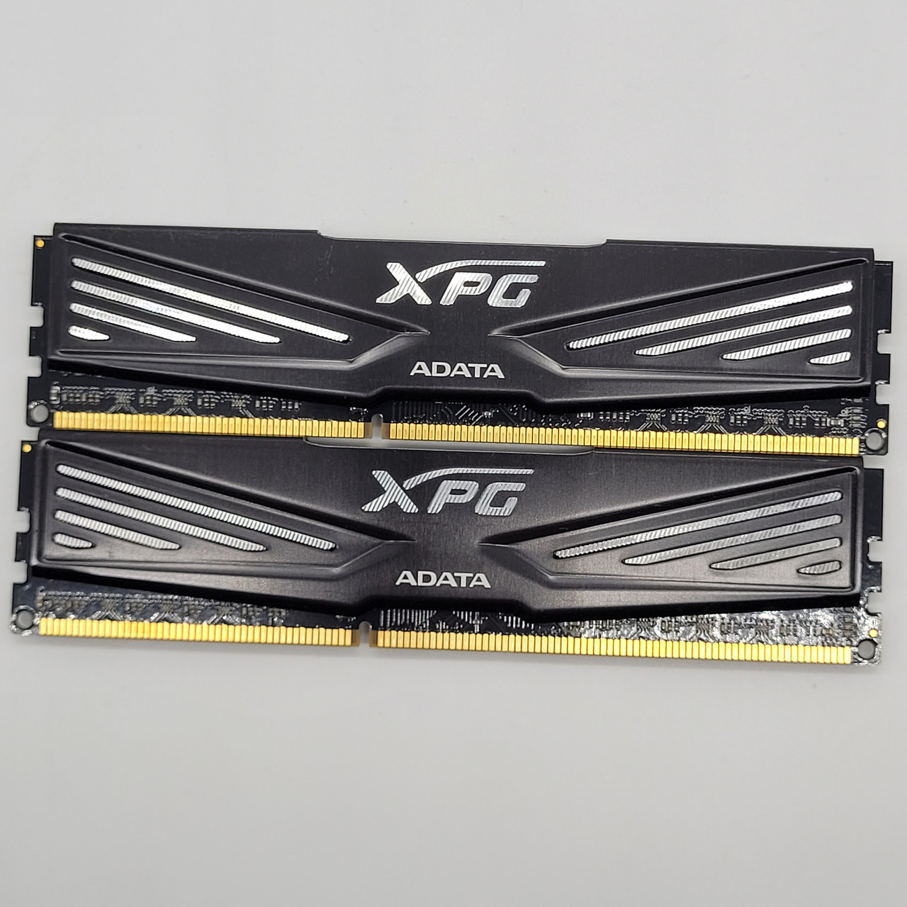 Пара оперативної пам'яті Adata XPG Gaming DDR3 16Gb (2x8Gb) 1600MHz PC3-12800U 2R8 CL9 (AX3U1600W8G9-RB) Б/В