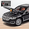 Модель машини BMW 760 Lі в масштабі 1:24 оснащена звуковими та світловими ефектами та має рухомі деталі, фото 8