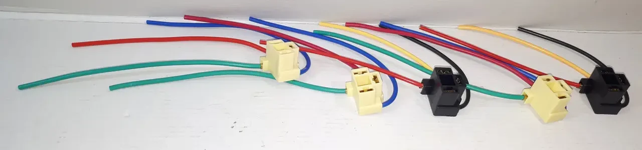 Роз'єм з проводом лампи H4 кутовий пластик чорний ВАЗ 2101 2104 2105 2107 2108 2109 2113 Москвич