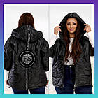 Жіноча демісезонна куртка батал чорного кольору з капюшоном і рукавом 3/4