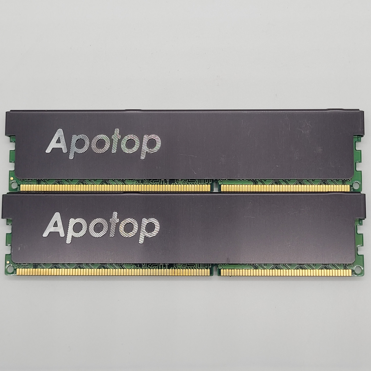 Пара оперативної пам'яті Apotop DDR3 16Gb (2x8Gb) 1600MHz PC3-12800U 2R8 CL9 (U3A8G93-16G9HMBB22) Б/В
