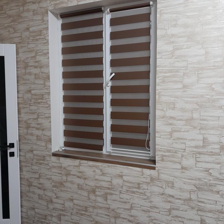 Ролети тканинні день-ніч SB - 06 коричневого кольору з фіксацією